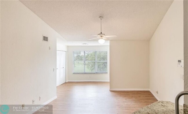 Building Photo - 417 Vista Isles Dr