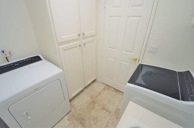 Building Photo - 3 Bedrooms and 3 Bathrooms Save $500 Move-in by April 1st!!