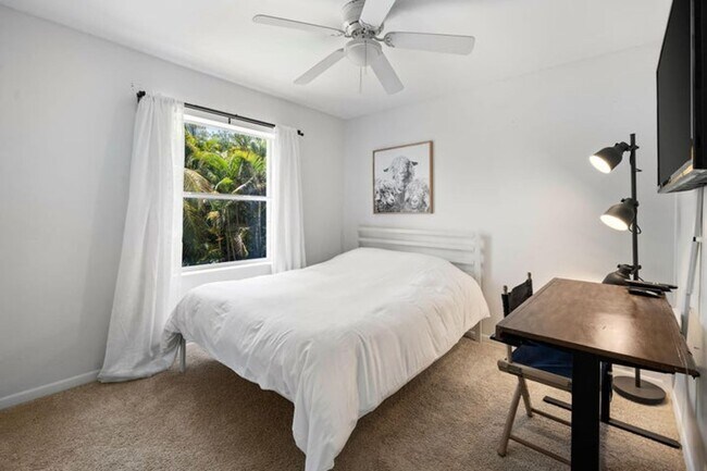 Building Photo - 1527 S Club Dr