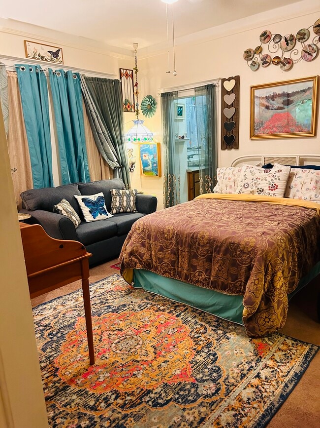 This is one of our studios on 2nd floor sep full kitchen /ba - The Lindsay Furnished Apartments