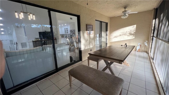 Building Photo - 5580 Coach House Cir