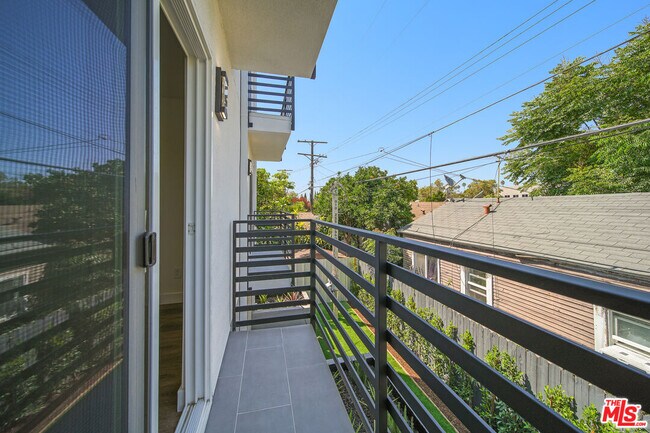 Building Photo - 1057 N Wilton Pl