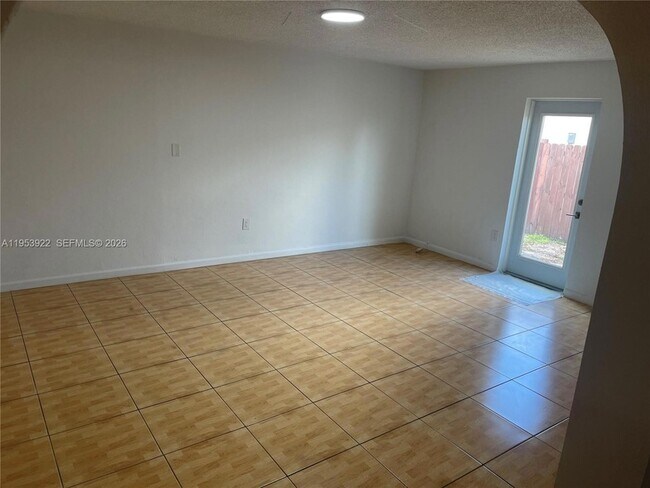 Building Photo - 350 W 34th St