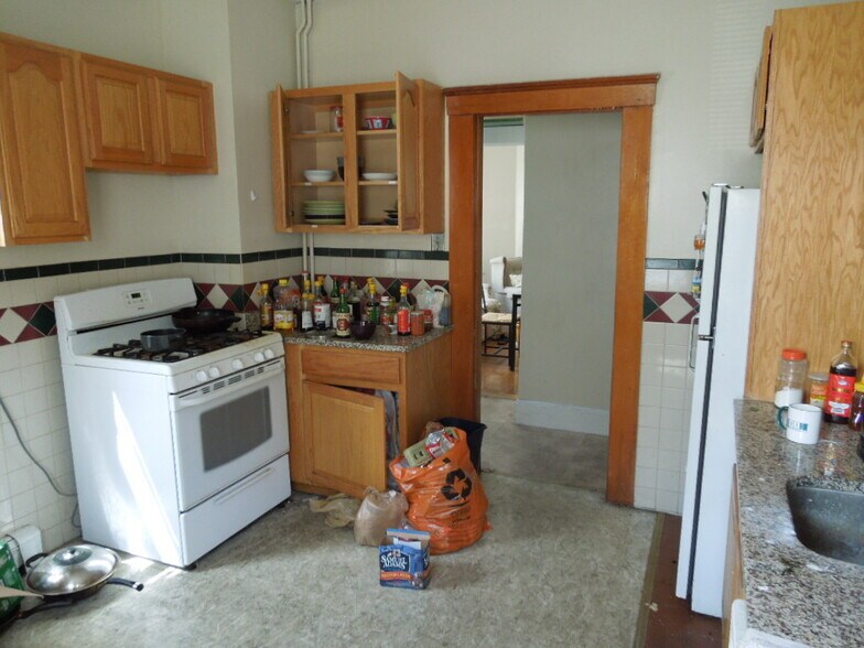 Building Photo - 132 Glenville Ave