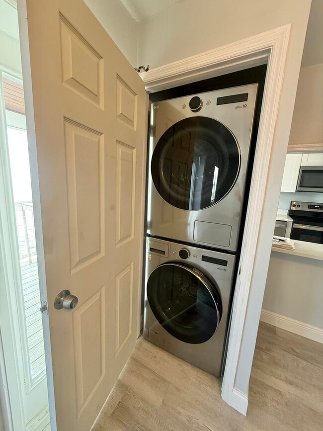 Building Photo - 4730 Coquina Key Dr SE