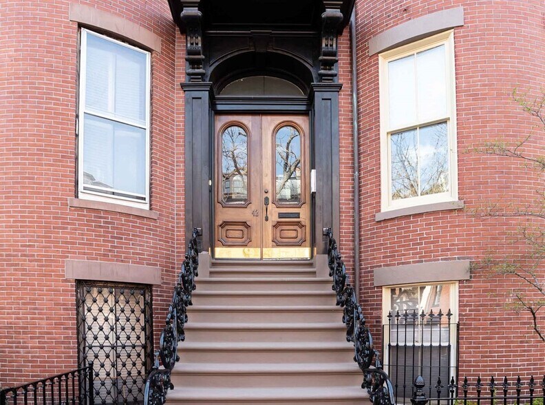 Building Photo - 42 Rutland Sq