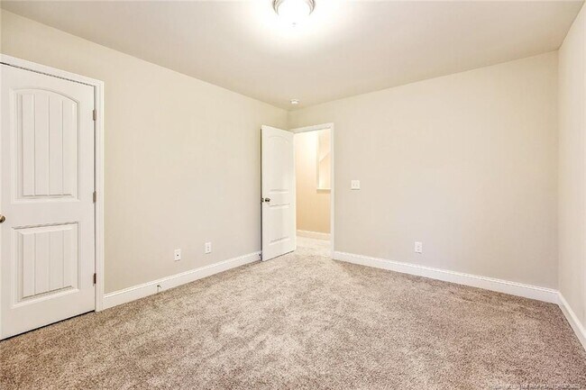 Building Photo - 136 Loch Ln