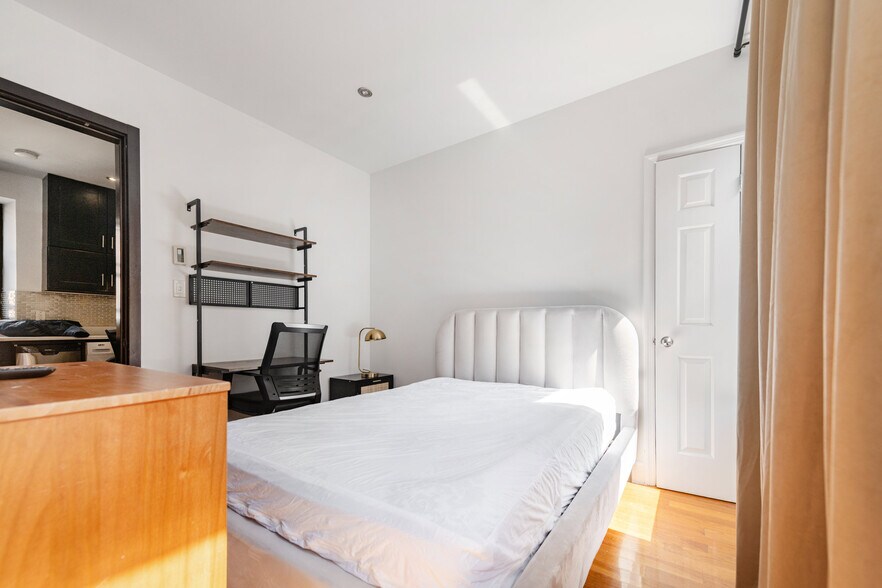 Building Photo - 4 W 108th St