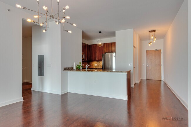 Building Photo - 1235 S Prairie Ave