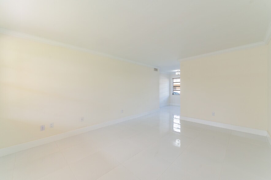 Lomar Apartments 555 S Luna Ct Hollywood FL 33021 Apartment Finder