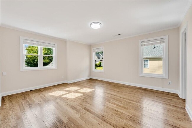 Building Photo - 105 Parkside Close
