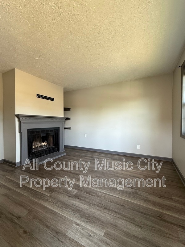 Building Photo - 3122 Creekwood Dr