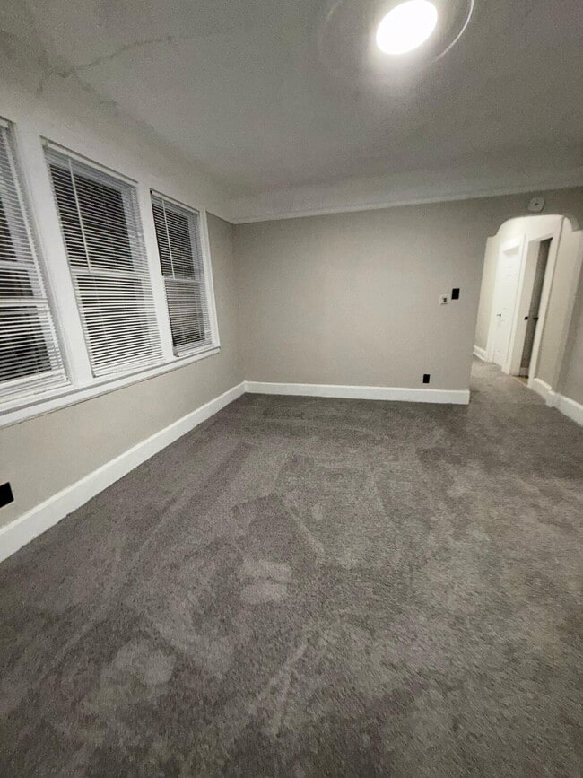 Building Photo - Bright & Cozy 3-Bed Duplex for Rent in Detroit