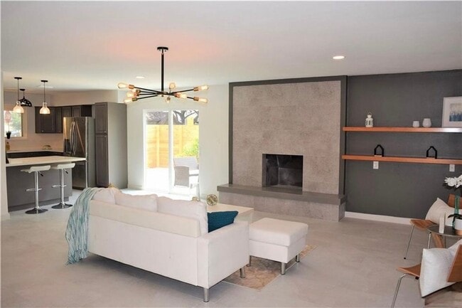Building Photo - 3 Bedroom Home For Rent in Great School Di...