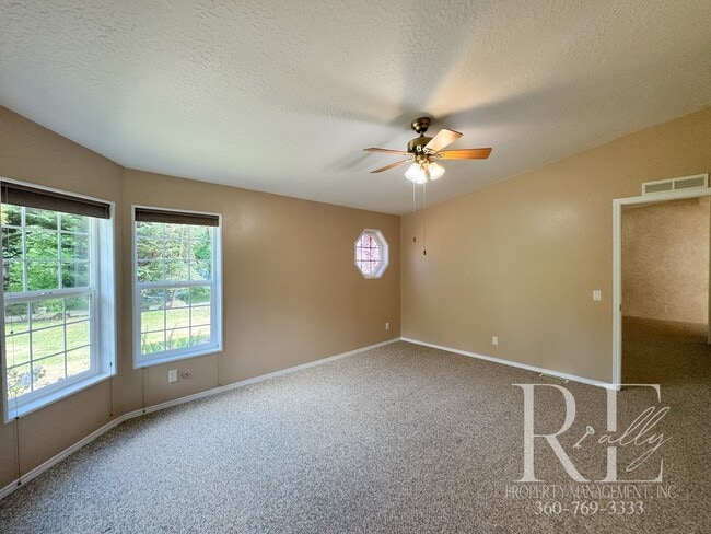 Building Photo - Your Private Getaway In Bremerton