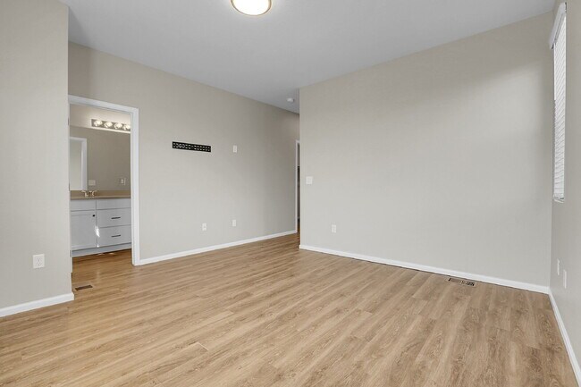 Building Photo - $2,600.00, 3 bedroom, 2.5 bathroom located...