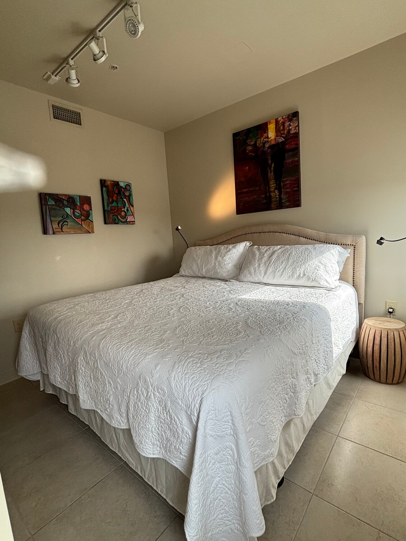 Building Photo - 221 W 2nd St