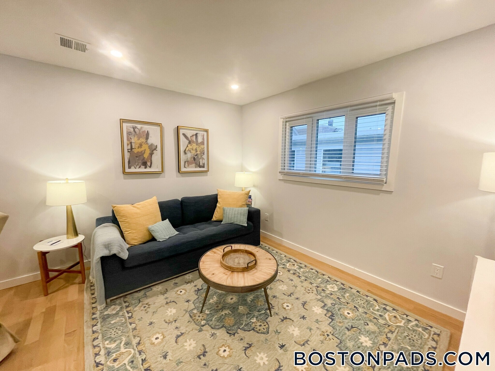 Building Photo - 75 Thorndike St