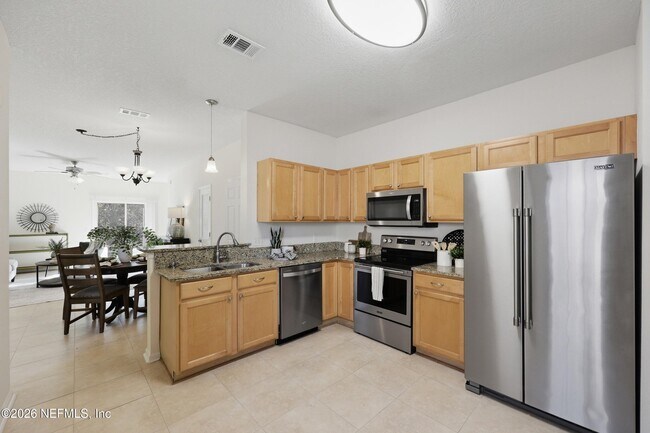 Building Photo - 334 Scrub Jay Dr