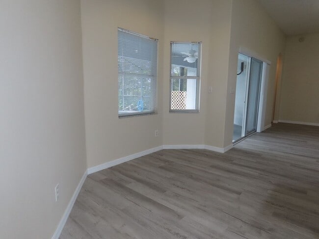 Building Photo - Spacious 4 Bedroom Pool Home Plus Addition...