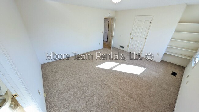 Building Photo - 2/2 & Office - Spacious Duplex