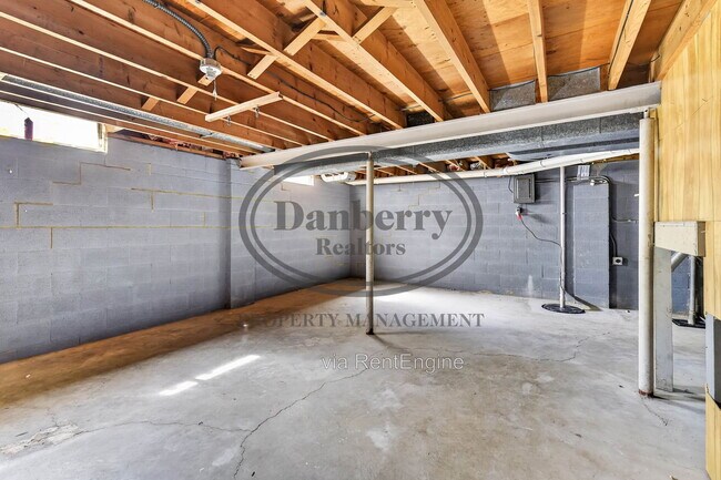 Building Photo - 6946 Kinsman Dr