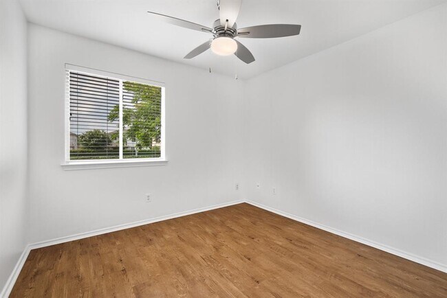 Building Photo - 1416 Fort LLoyd Pl
