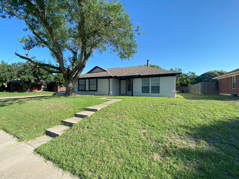 Primary Photo - 1307 Edelweiss Dr