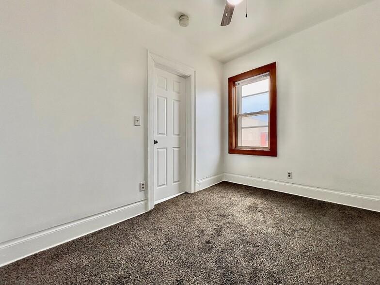 Building Photo - 5036 S Packard Ave