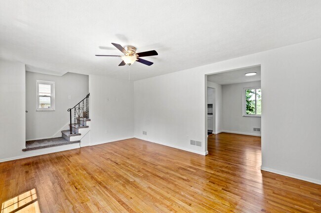 Building Photo - AVAILABLE SEPT 1ST!! GORGEOUS 3 BEDROOM IN...