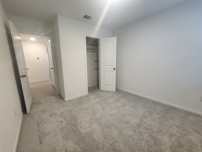 Building Photo - 715 Amberwood Creek Dr