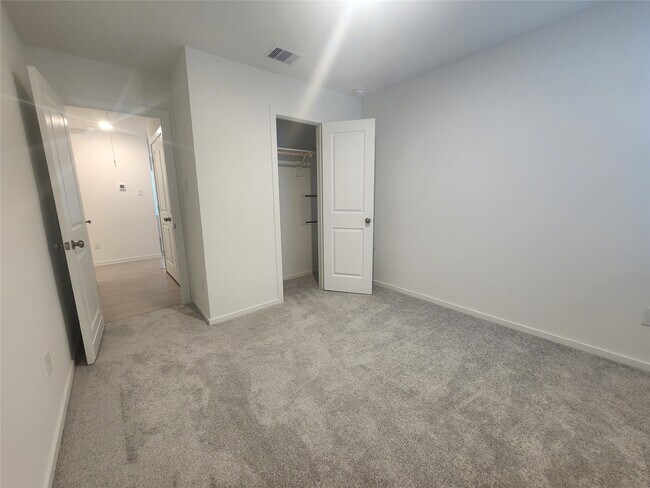 Building Photo - 715 Amberwood Crk Dr