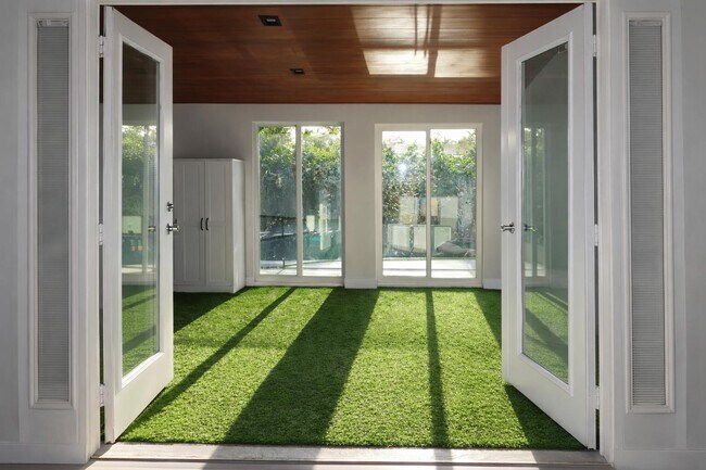 Building Photo - 1820 SW 36th Ave