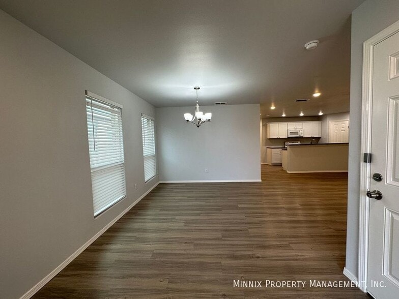 Building Photo - 5527 Kemper St