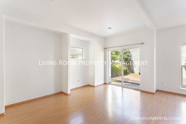 Building Photo - 3715 NE Grand Ave