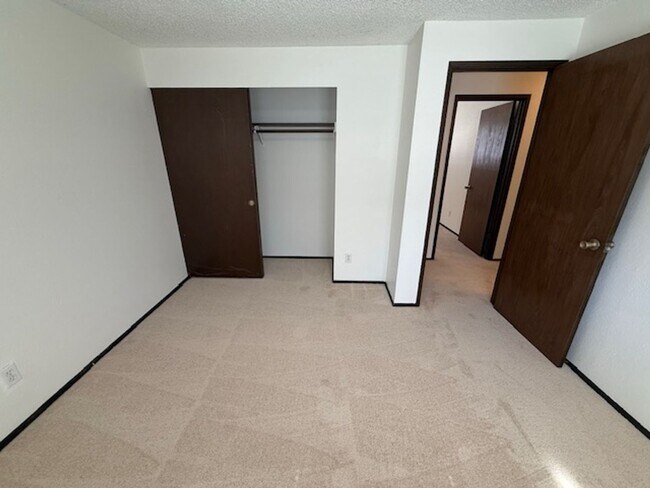 Building Photo - Alfi 3510 4-plex - Everett