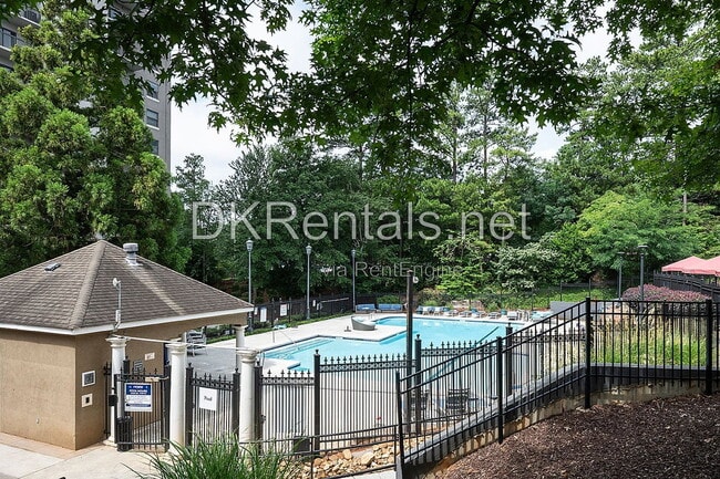 Building Photo - 795 Hammond Dr NE