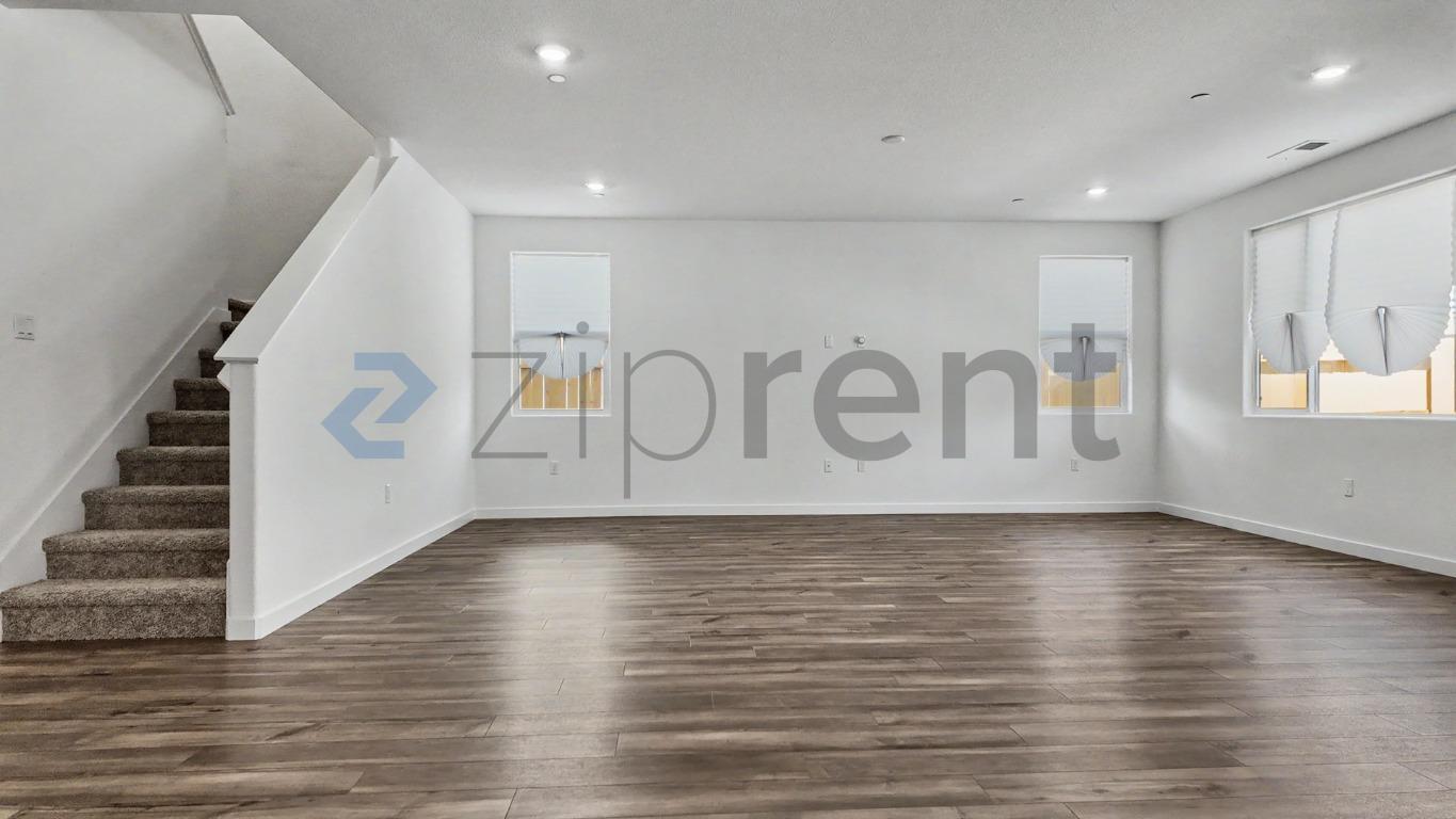 Building Photo - Unit
