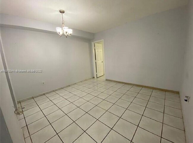 Building Photo - 140 Royal Palm Rd