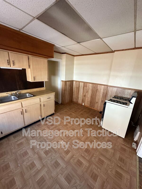 Building Photo - 3289 E 143rd St