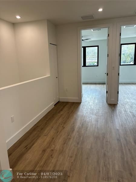 Building Photo - 4151 S oaks Pl