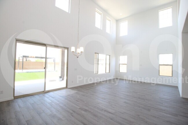 Building Photo - 19031 E Braeburn Ln