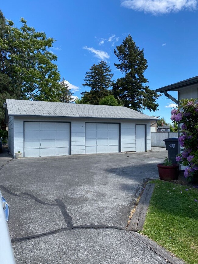 Building Photo - No Shared Laundry Here—Washer & Dryer Included!