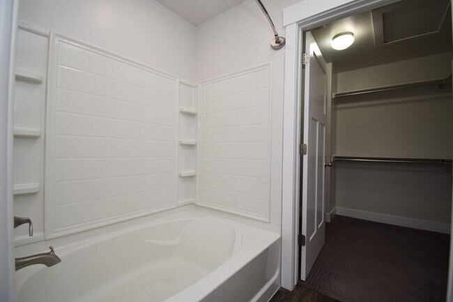 Building Photo - 4 Bed 3.5 Bath Sunny and Spacious South Jordan Corner-Lot Home with Views!