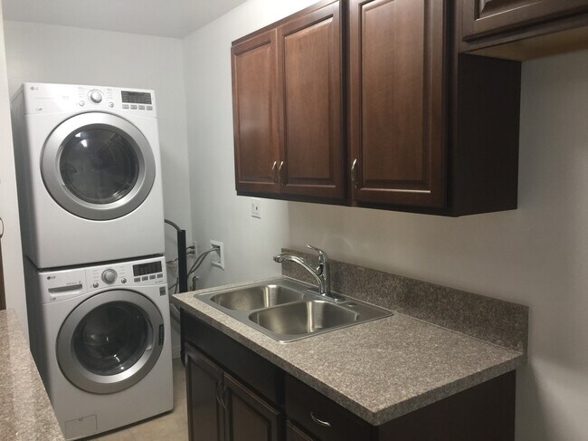 Washer Dryer - 48 S Parkwood Ave