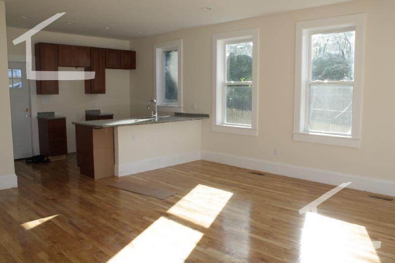 Building Photo - 6 Larose Pl