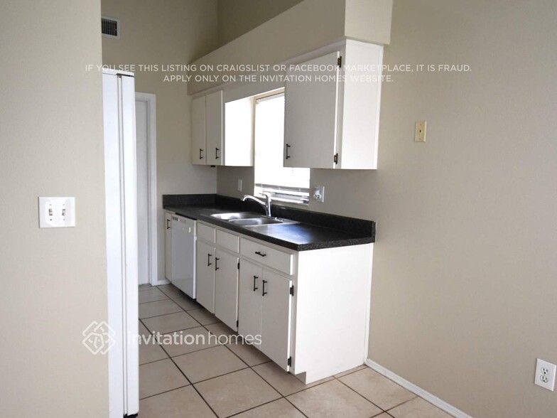 Building Photo - 704 Waterbridge Dr