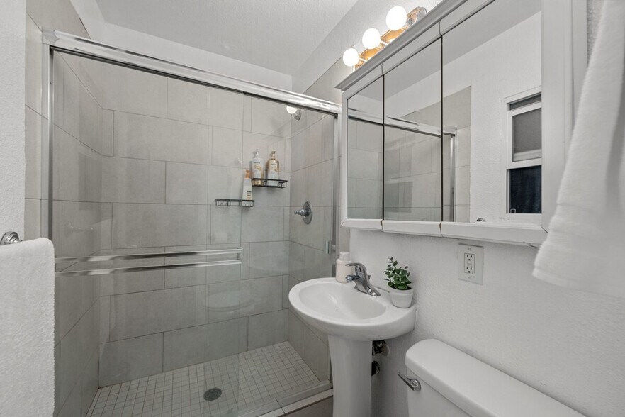 Building Photo - 334-40 Langley St