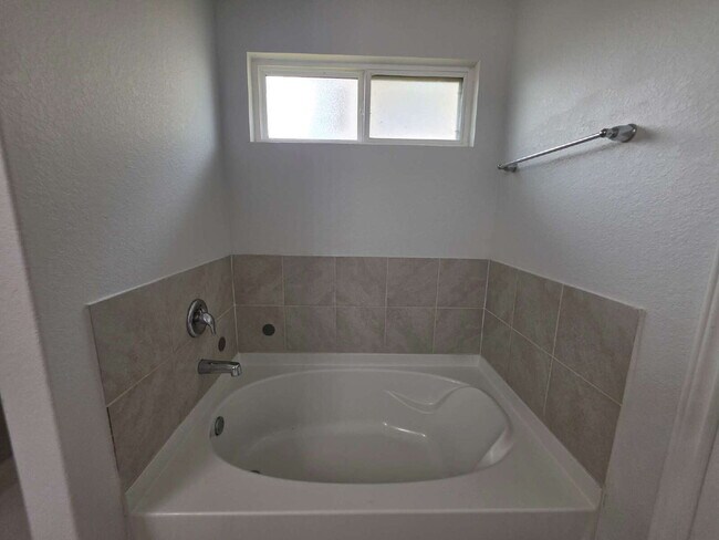 Building Photo - Ready Now – Freshly Painted & Move-In Ready!