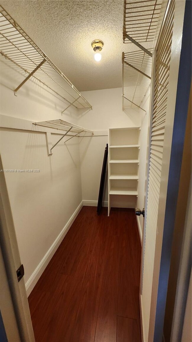 Building Photo - 419 Saxony Way